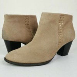 Vionic Georgia Oat Suede Ankle Boots - size 6 - Good Used Condition (GUC)